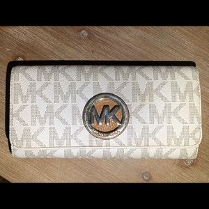 Michael Kors wallet NEW